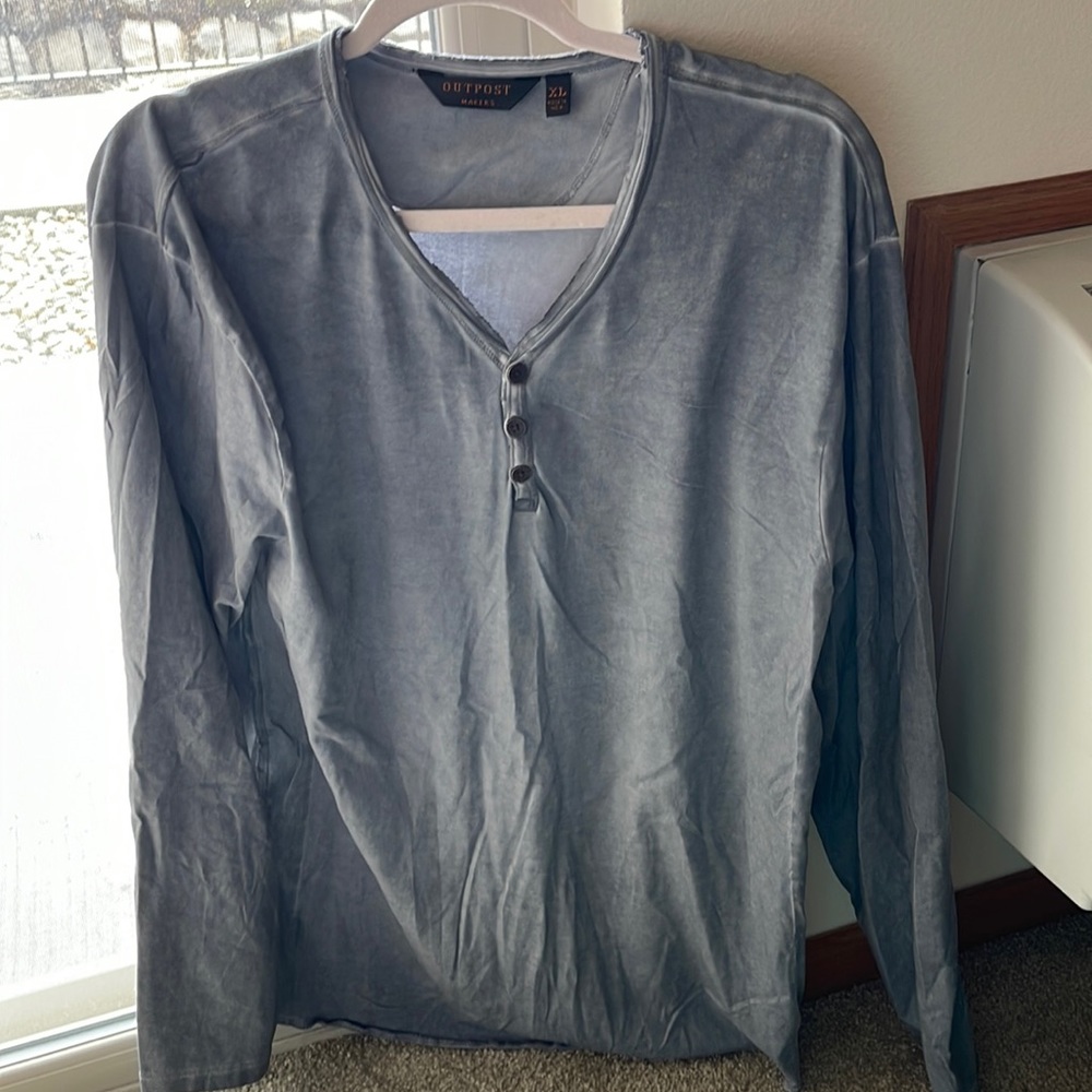 Men Size XL Long Sleeve Shirt